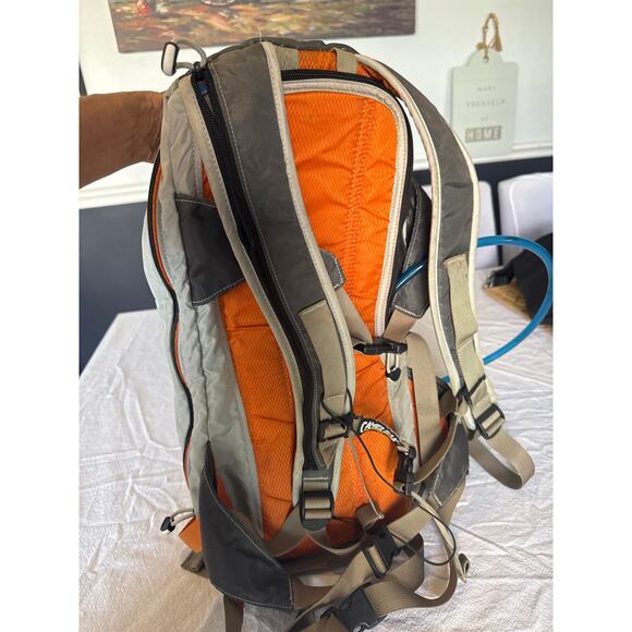 CamelBak Lobo Hydration Backpack Gray Orange 2L Reservoir Cycling Hiking Pack - Picture 7 of 7